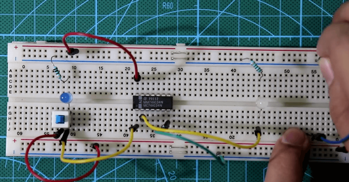 IC 7404 Circuit Diagram
